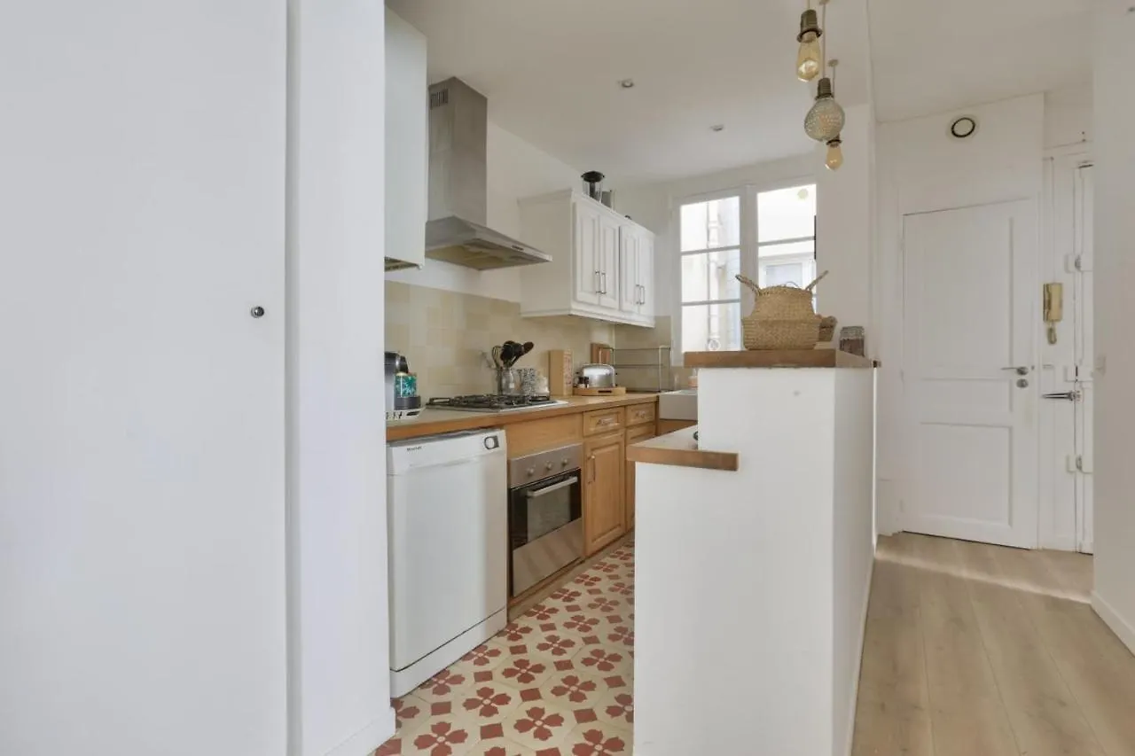 Beautiful Apartment For 5 - Rue Oberkampf Paris France